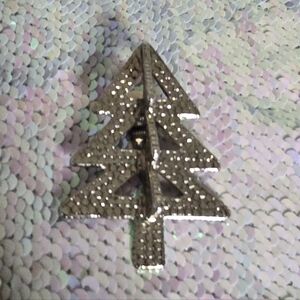 626 1970 John Hardy 3D Christmas tree clip created exclusively for Neiman Marcus